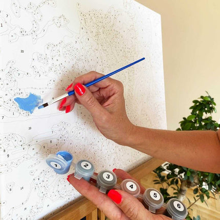 Süßigkeiten-Faust in der Halloween-Schale | Malen nach Zahlen-Zahlmaler.de